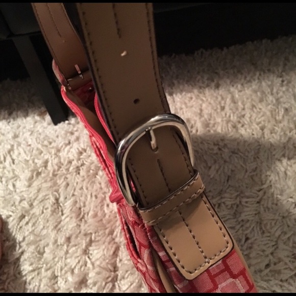 Nine West small handbag in coral, cream, and tan. - Picture 5 of 7